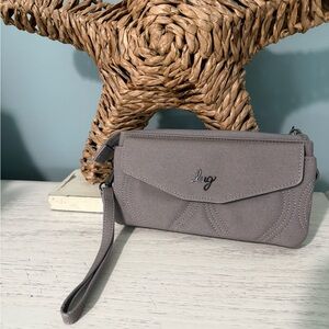 Lug Blitz Matte Luxe Pearl Wristlet, EUC